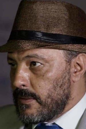 Amr Abdel Gelil interpretando a 