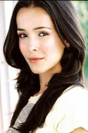 Angelique Naude interpretando a Sales Clerk