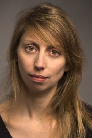 Anne-Gaëlle Jourdain interpretando a Mère maltraitante