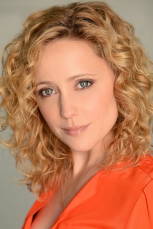 Annie Tedesco interpretando a Connie Ray