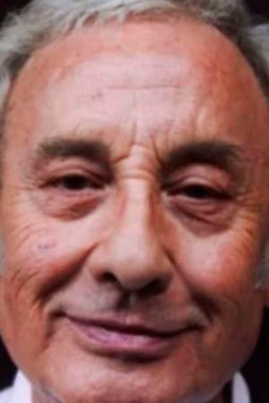 Antonio Medina interpretando a 