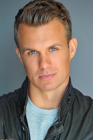 Artie Baxter interpretando a Mark