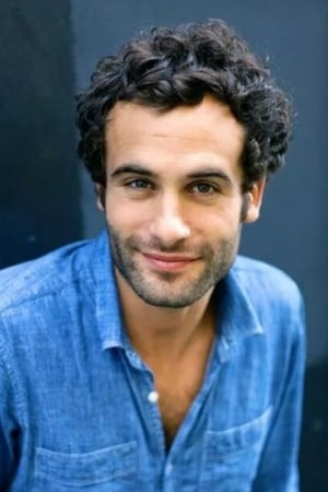 Bartholomew Boutellis interpretando a Yann