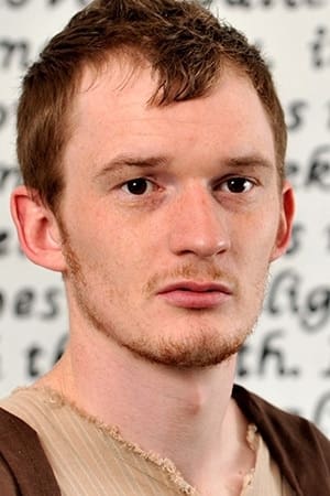 Brad Morrison interpretando a Valentine