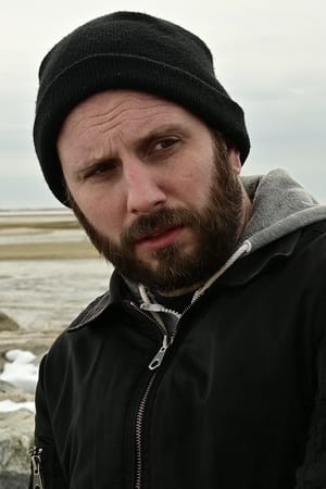 Brandon Perras-Sanchez interpretando a Tony Two-Fingers