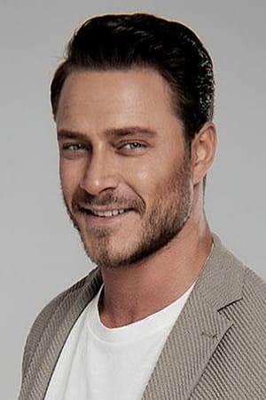 Burak Çelik — personaje: Emir Demirhan