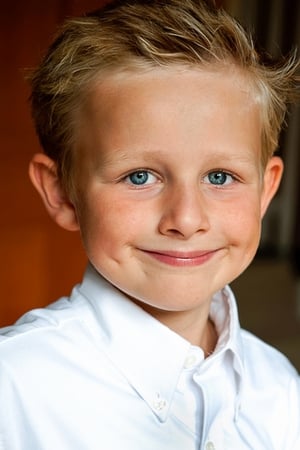 Callum Seagram Airlie interpretando a Mark Whitcomb