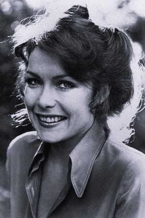 Cassie Yates interpretando a Betty Cardone