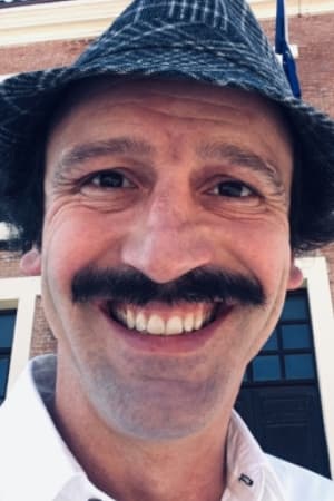 César Maroto interpretando a