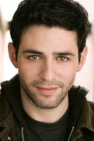 Charlie Semine interpretando a Paulie / Goldberg