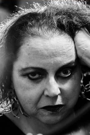 Cida Moreira interpretando a