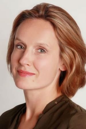 Ahmed Khalil ha trabajado con Claire Cox en 1 ocasiones