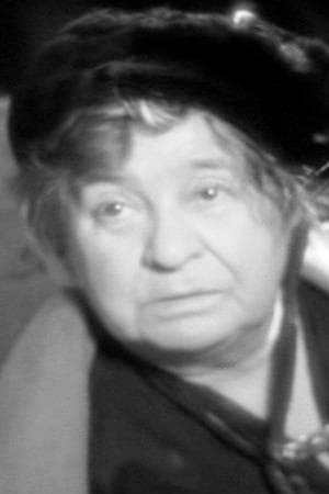 Clare Greet interpretando a Mrs. Jones (uncredited)