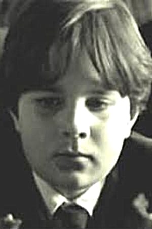 Codie Lucas Wilbee interpretando a Eben