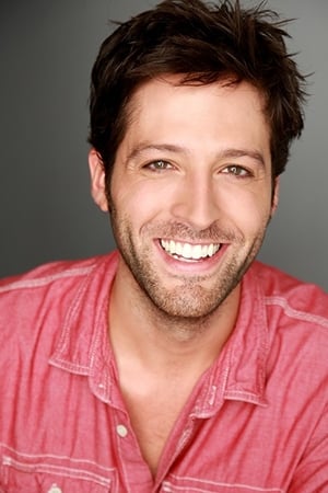 Cyrus Alexander interpretando a Chaz