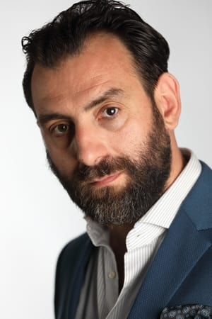 Daniele Perrone interpretando a Angelo