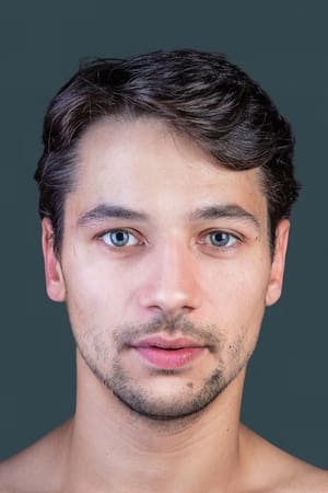 Doga Gürer interpretando a Aydin Demirbilek