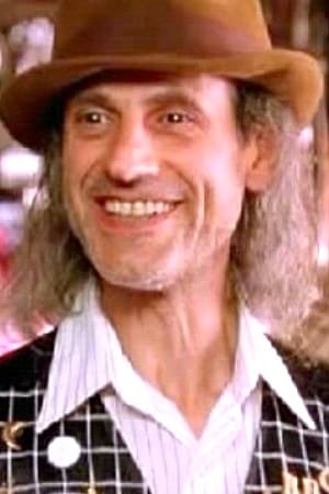 Dominic Cuzzocrea interpretando a Ron