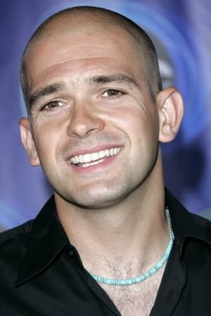 Ed Sanders interpretando a Toby