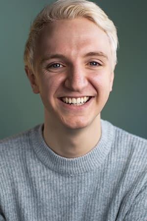 Elliott Wooster interpretando a Phil