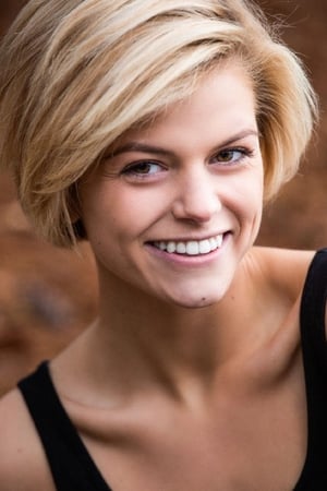 Emma Elle Roberts interpretando a Marilisa