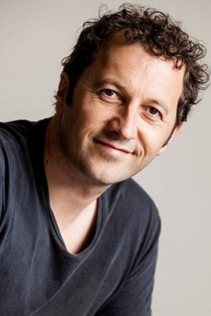 Eryn Wilson interpretando a Roger