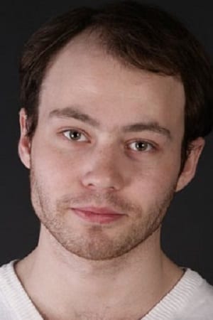 Filipp Savinkov interpretando a Kravchenko, flight attendant