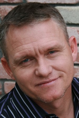 Freddie Joe Farnsworth interpretando a Dark Man