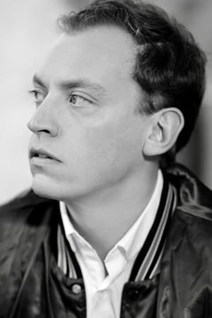 Frederik Schmid interpretando a 