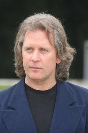 Giovanni Capalbo interpretando a anatomopatologo