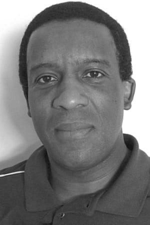 Herbert Norville interpretando a Elwyn