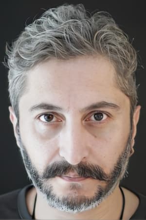 İhsan İlhan interpretando a 