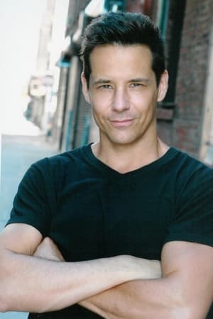 James Villemaire interpretando a Ray 'Sonny' Bonner