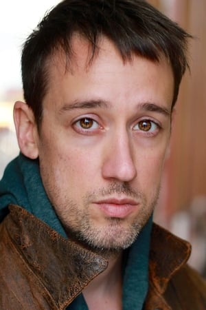 Jayk Gallagher interpretando a Glen Beverly