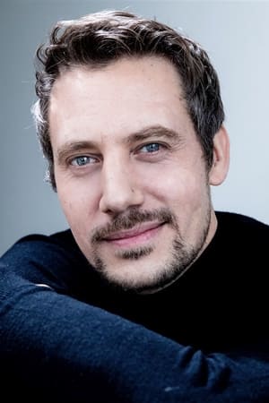 Joffrey Platel interpretando a L'homme du bar