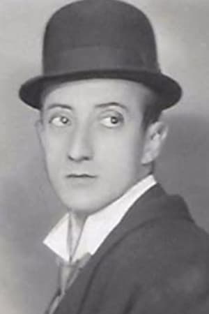 John Berkes interpretando a Freddie