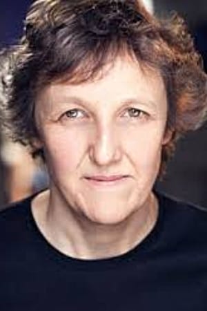 Joyce Henderson interpretando a Auntie Aileen