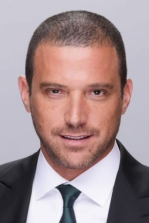 Julián Elfenbein — personaje: Self - Host