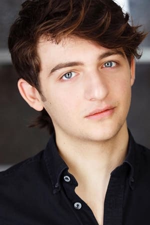 Julian Shatkin interpretando a Gabriel