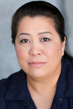 Kaliko Kauahi interpretando a Hitomi