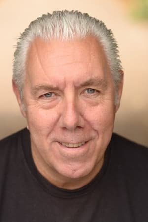 Keith How interpretando a Theatre Caretaker