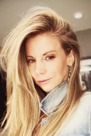 Kelley Parker interpretando a Lisa Gobar