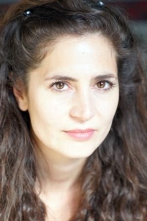 Lara Suyeux en su biografía y filmografía