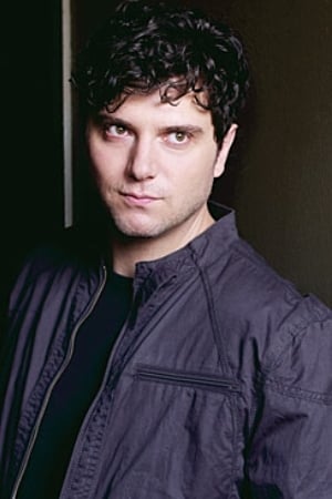 Leo Vernik interpretando a Dick