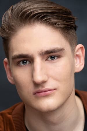 Liam Stewart-Kanigan interpretando a Kevin