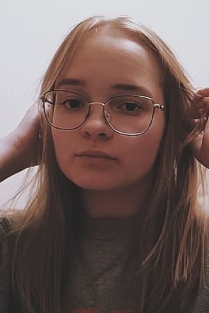 Liisa Koppel interpretando a Emilia Piir