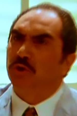 Lino Puglisi interpretando a On. Li Masi