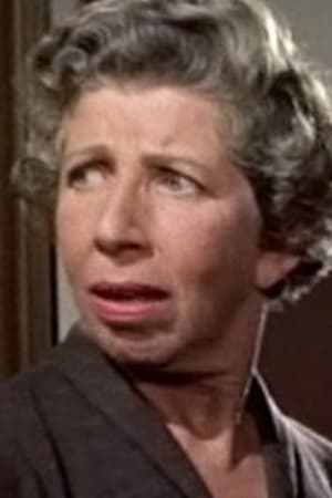 Maida Severn interpretando a Garden Party Hostess