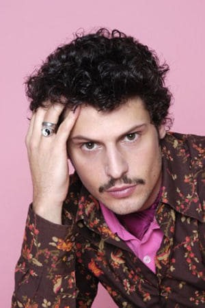 Manuel Cortez interpretando a Gus