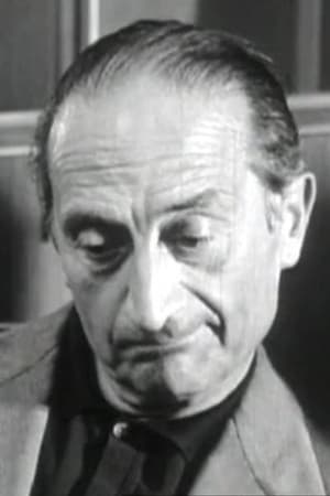 Marc Arian interpretando a Restaurant Owner (uncredited)